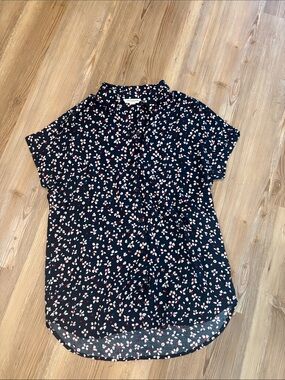 beachlunchlounge Navy Short-Sleeve Floral Button Front Blouse